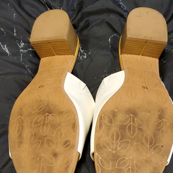 White 100%vegan slide - Picture 3 of 4